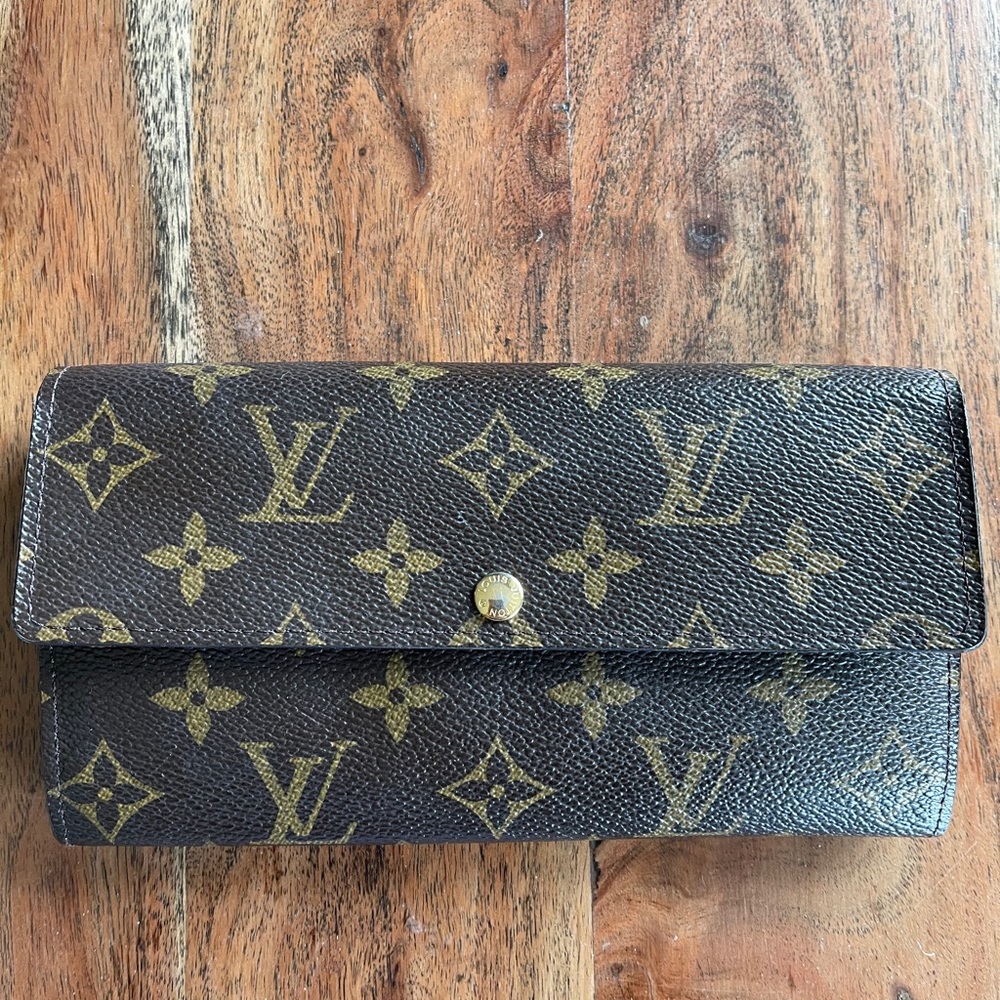 AUTHENTIC!! Louis Vuitton Emilie Monogram Wallet